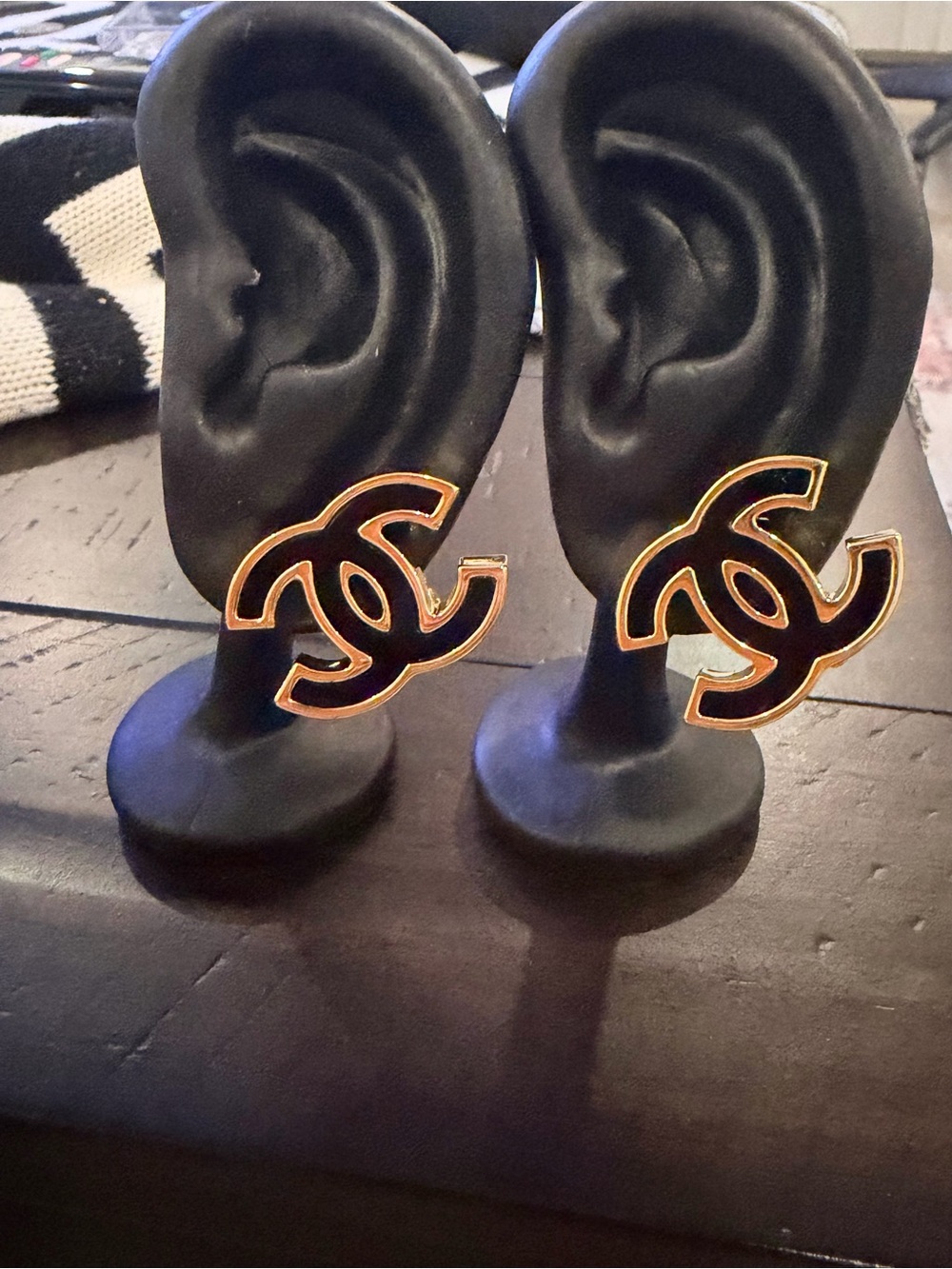 Clip-On Earrings Enamel Coco Black & Gold